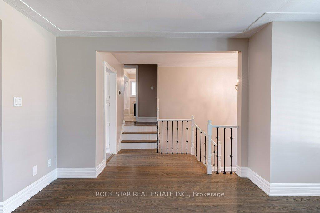 Photo 11 of 539 Upper Paradise Road, Hamilton, Gilbert — HOMEH