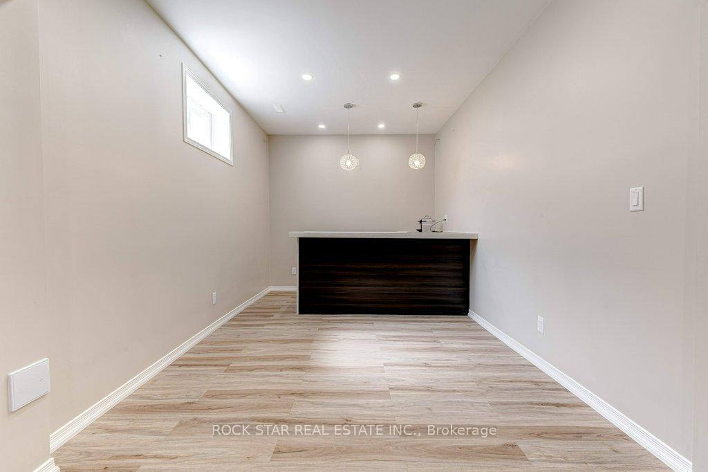 Photo 21 of 539 Upper Paradise Road, Hamilton, Gilbert — HOMEH