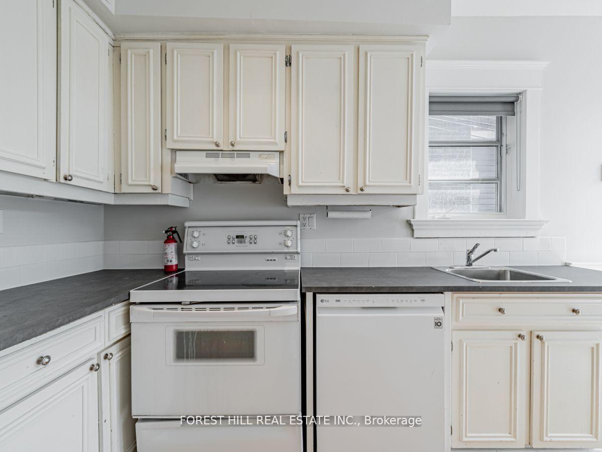 Photo 11 of 256 Beatrice Street, Toronto, Palmerston-Little Italy — HOMEH