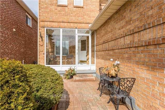Photo 3 of 22 Matterdale (Upper) Avenue, Brampton, Fletcher's West — HOMEH