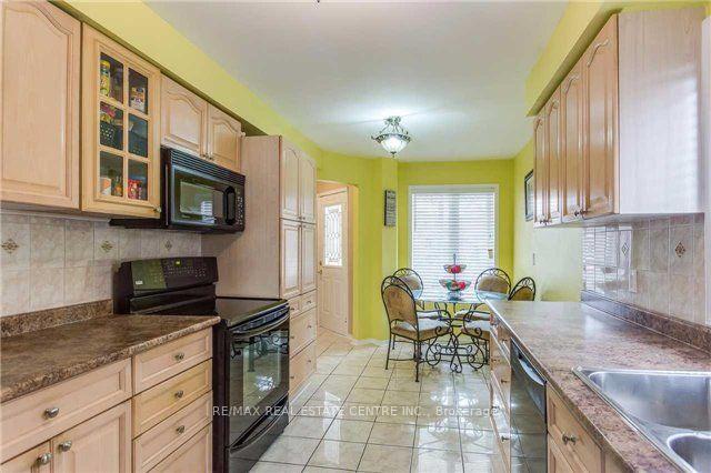 Photo 4 of 22 Matterdale (Upper) Avenue, Brampton, Fletcher's West — HOMEH