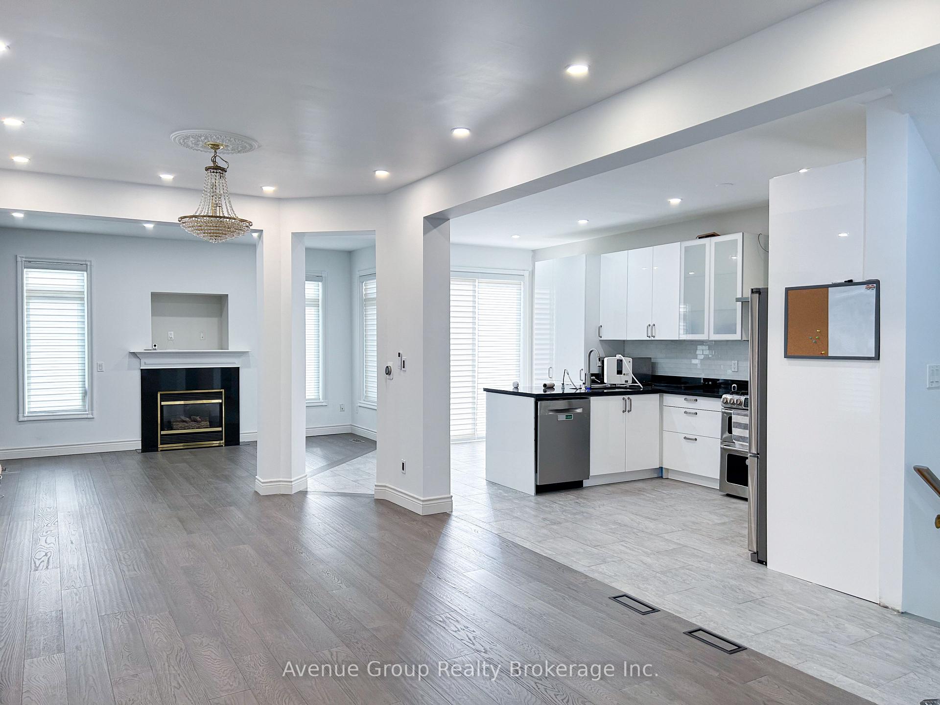 Photo 2 of 109 Snowdon Circle, Markham, Markville — HOMEH