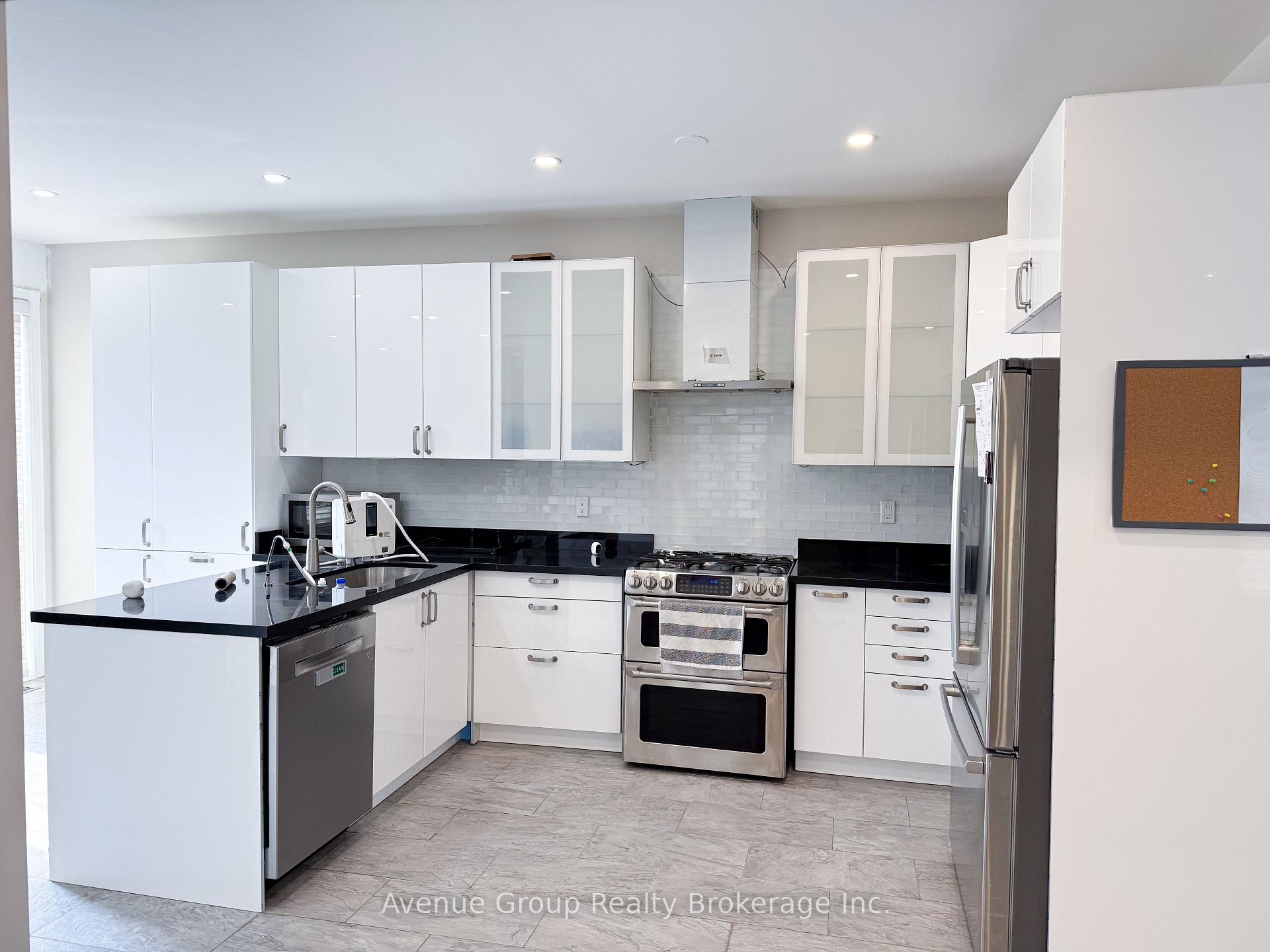 Photo 3 of 109 Snowdon Circle, Markham, Markville — HOMEH