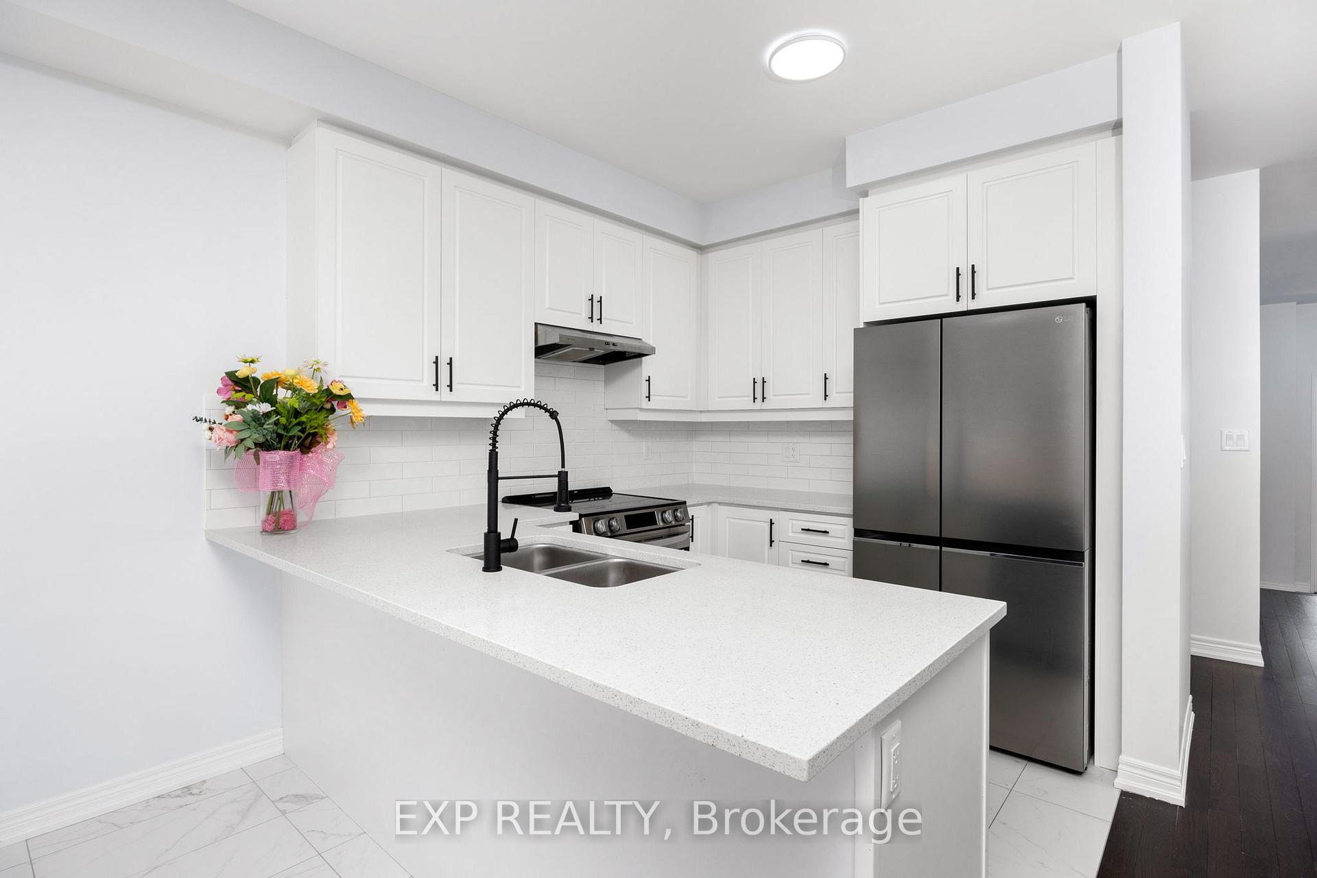 Photo 4 of 5 Milady Crescent, Barrie, Rural Barrie Southeast — HOMEH