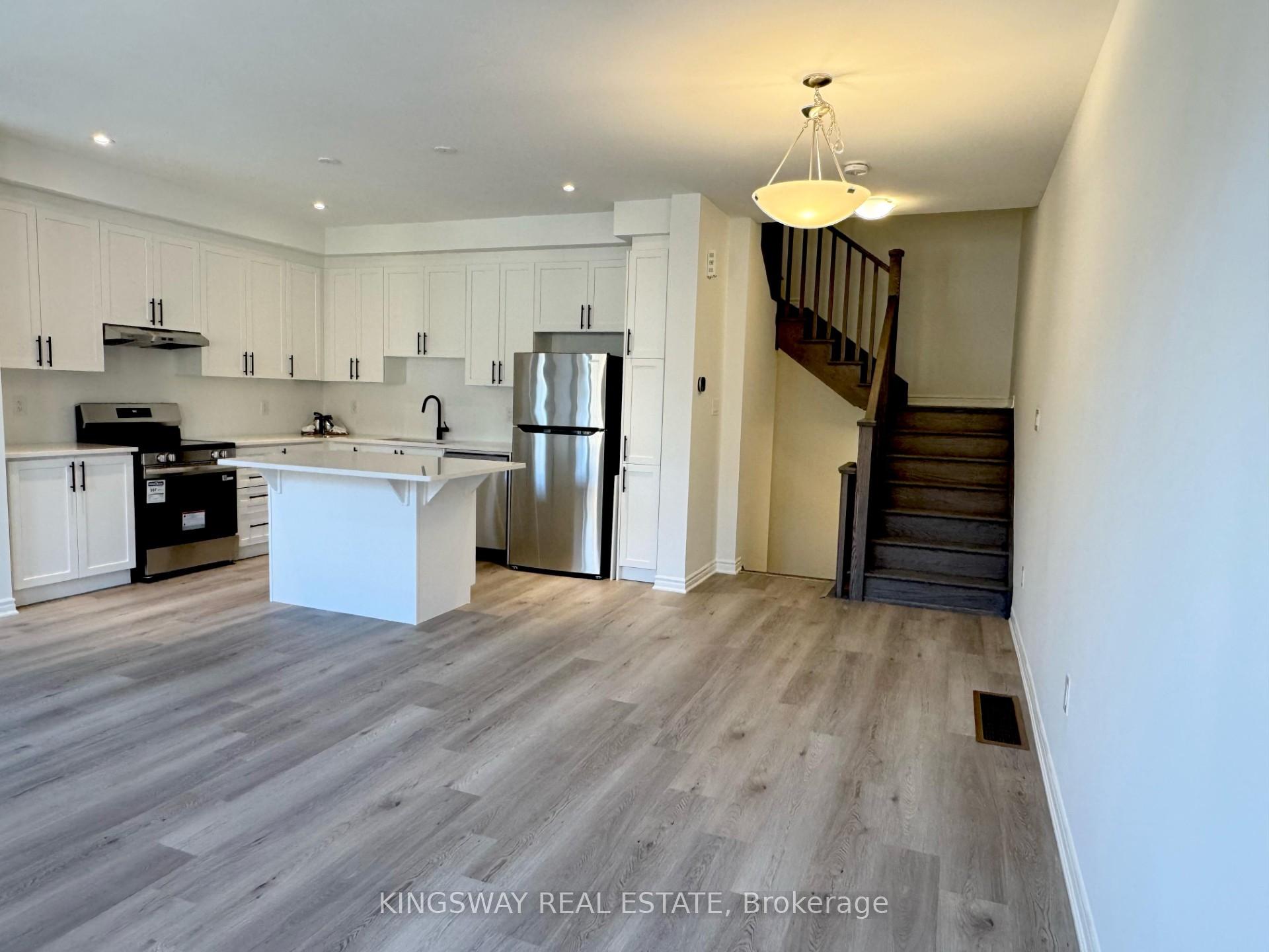 Photo 2 of 73 Pearen Lane, Barrie, Rural Barrie Southwest — HOMEH