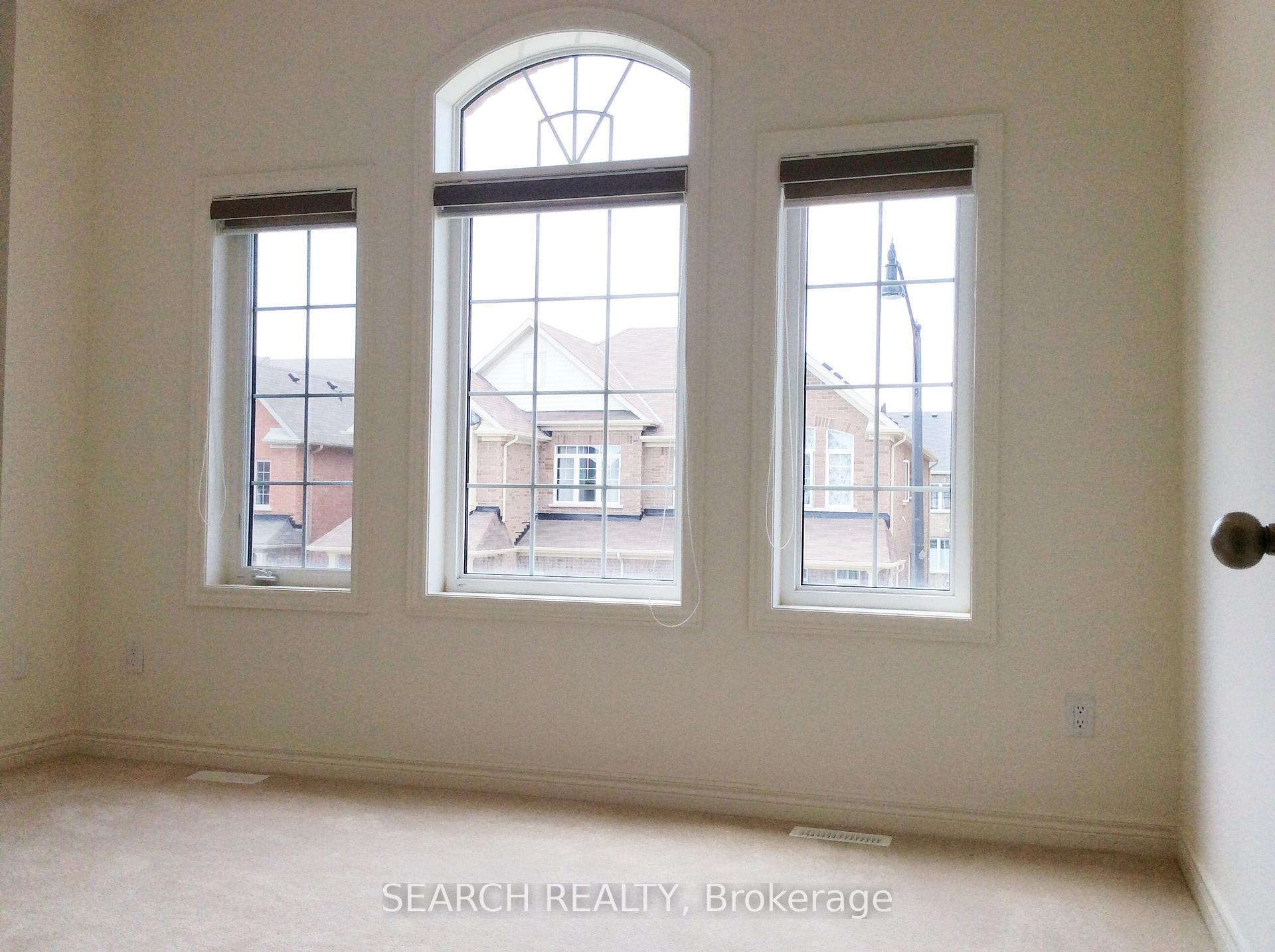 Photo 11 of 9 Exhibition Crescent, Brampton, Northwest Brampton — HOMEH