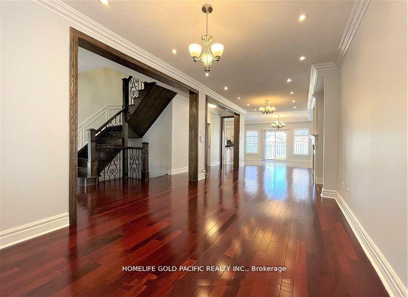 Photo 2 of 95 Tomlinson Circle, Markham, Buttonville — HOMEH