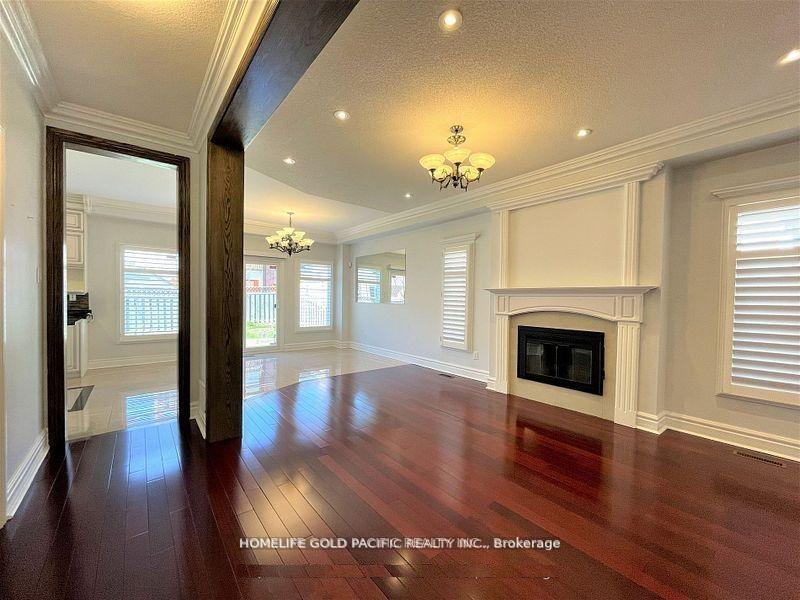 Photo 5 of 95 Tomlinson Circle, Markham, Buttonville — HOMEH