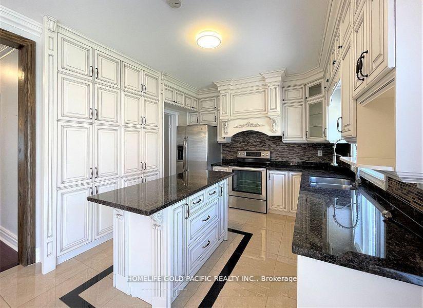 Photo 4 of 95 Tomlinson Circle, Markham, Buttonville — HOMEH