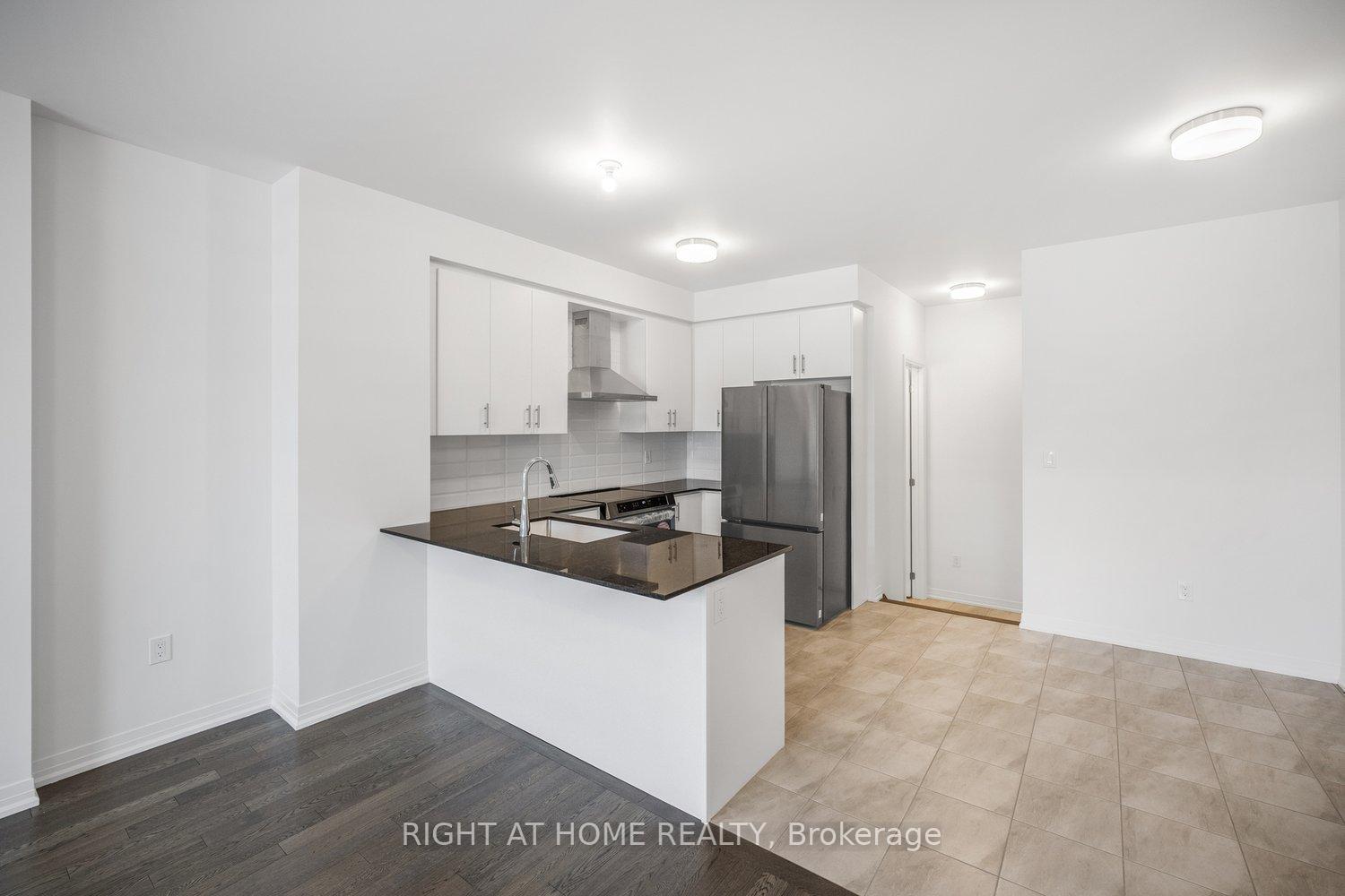 Photo 12 of 104 coolhurst Avenue, Brampton, Northwest Brampton — HOMEH