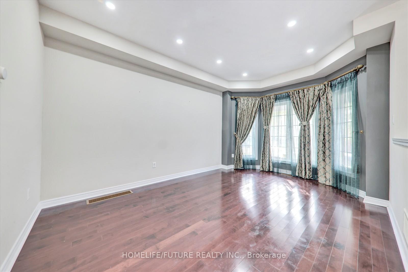 Photo 3 of 47 Albert Roffey Crescent, Markham, Box Grove — HOMEH