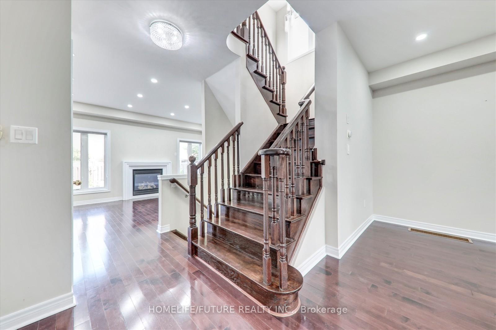 Photo 8 of 47 Albert Roffey Crescent, Markham, Box Grove — HOMEH
