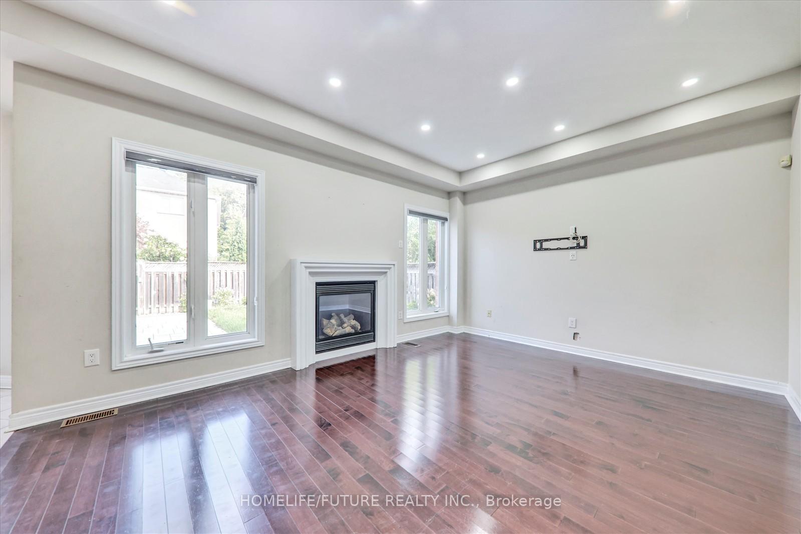 Photo 9 of 47 Albert Roffey Crescent, Markham, Box Grove — HOMEH