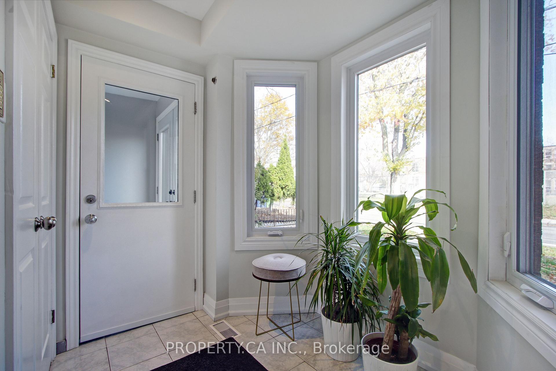 Photo 6 of Unit Upper, 52A St Clarens Avenue, Toronto, Little Portugal — HOMEH