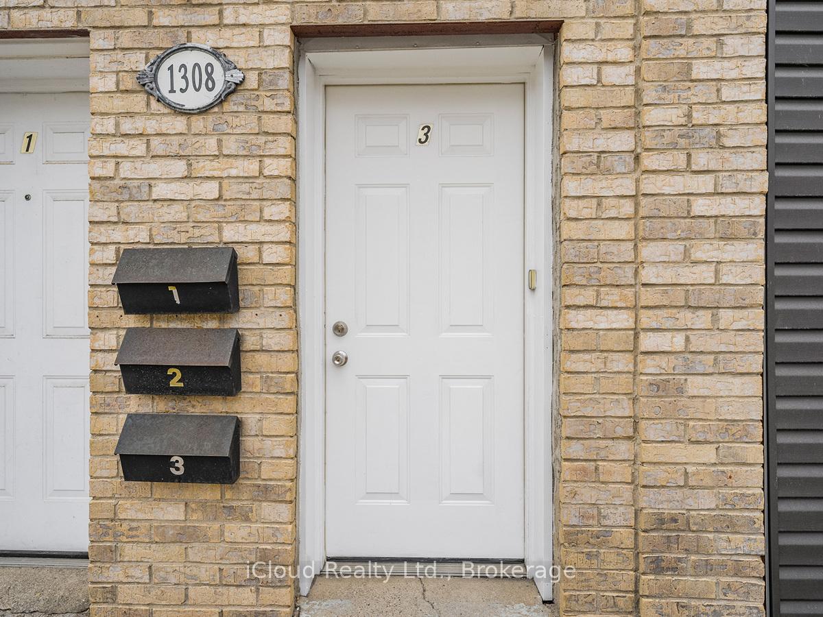 Front of Unit Unit 3, 1308 King Street E
