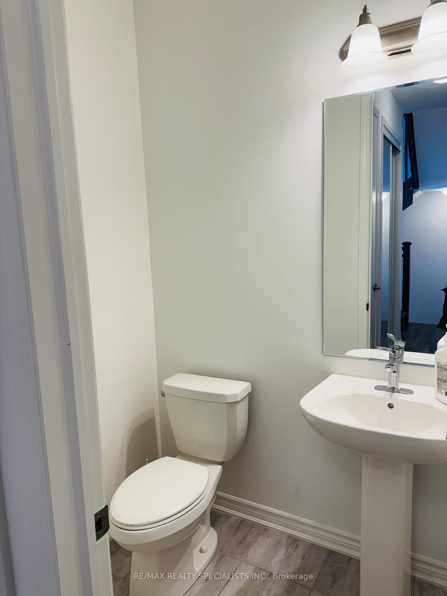 Photo 5 of 17 Keppel Circle, Brampton, Northwest Brampton — HOMEH