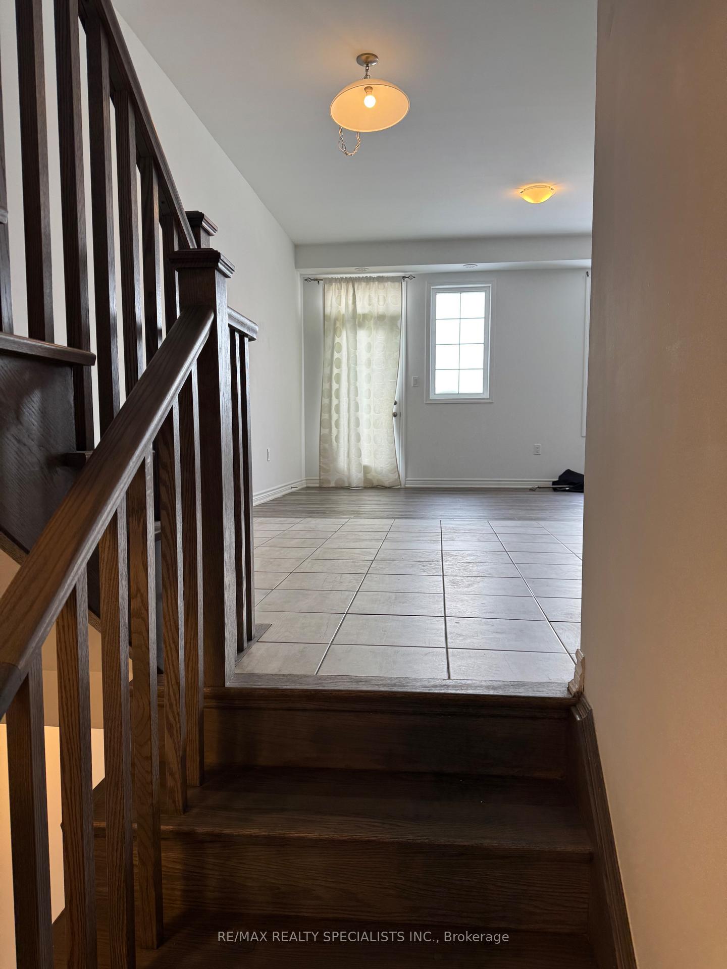 Photo 18 of 17 Keppel Circle, Brampton, Northwest Brampton — HOMEH