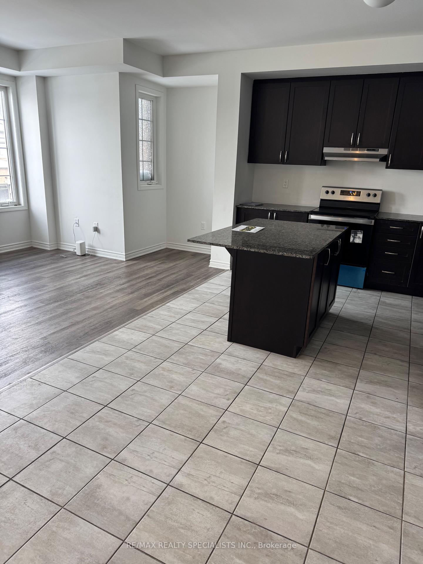 Photo 10 of 17 Keppel Circle, Brampton, Northwest Brampton — HOMEH