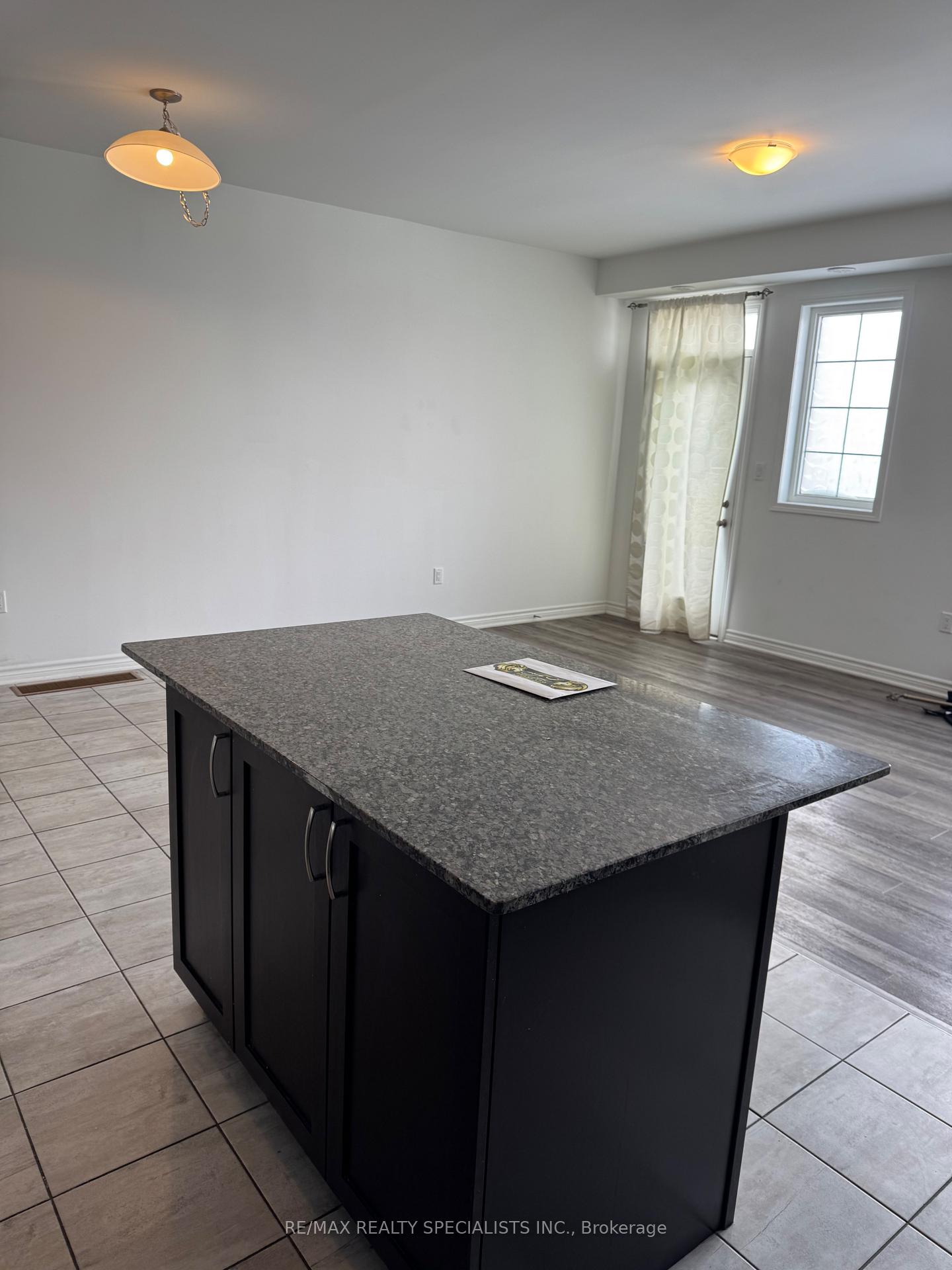 Photo 23 of 17 Keppel Circle, Brampton, Northwest Brampton — HOMEH