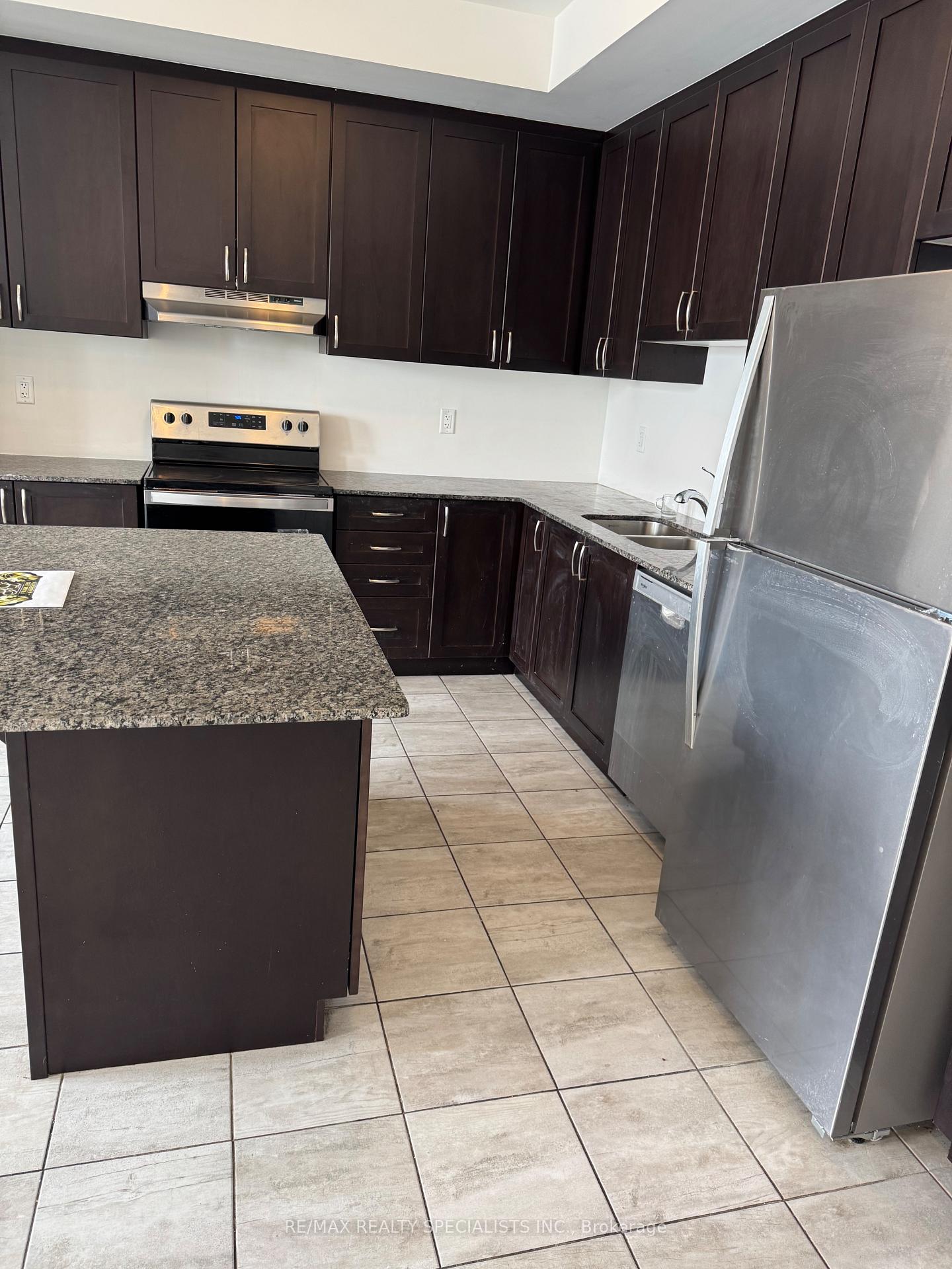 Photo 26 of 17 Keppel Circle, Brampton, Northwest Brampton — HOMEH