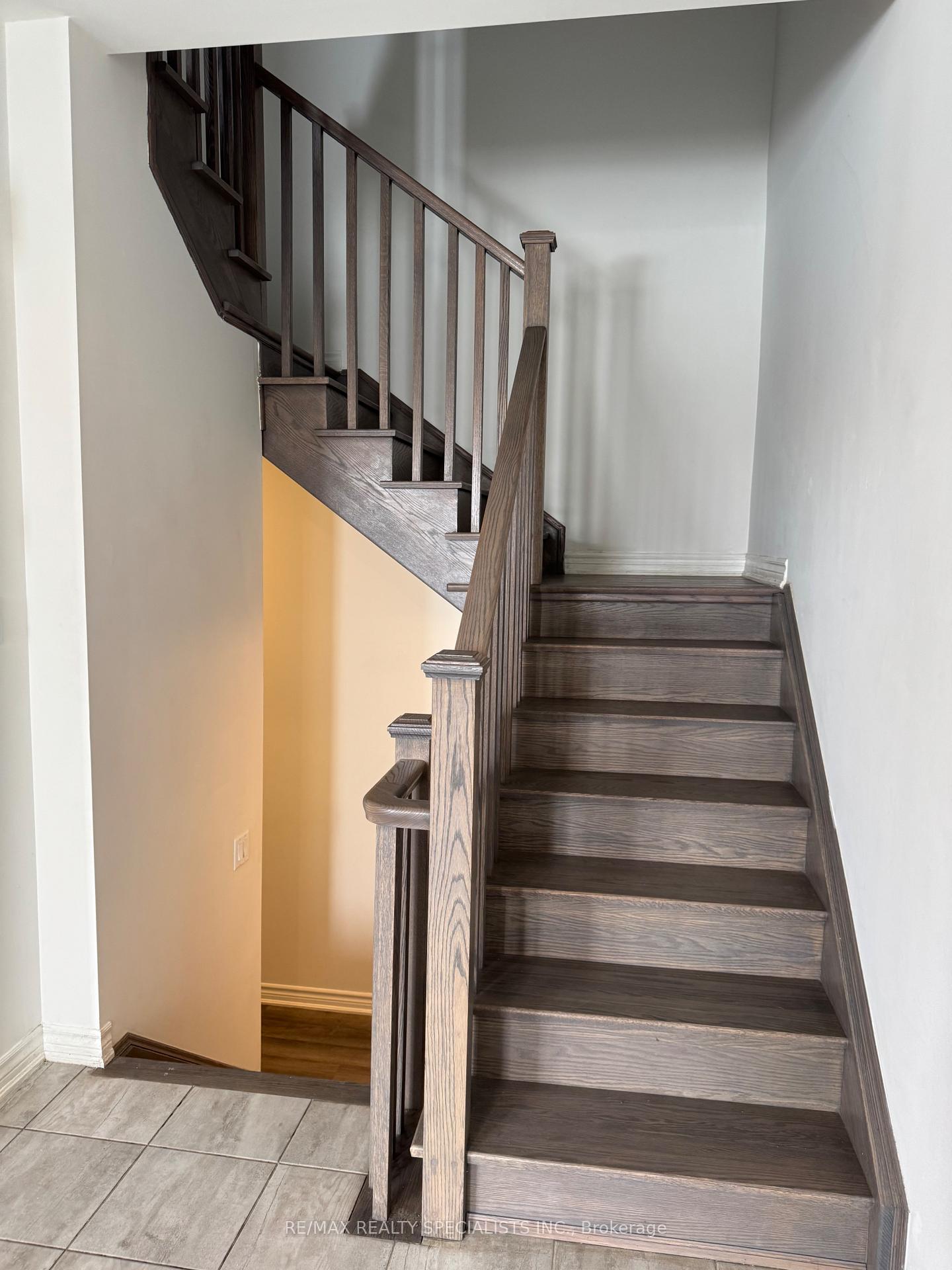 Photo 13 of 17 Keppel Circle, Brampton, Northwest Brampton — HOMEH