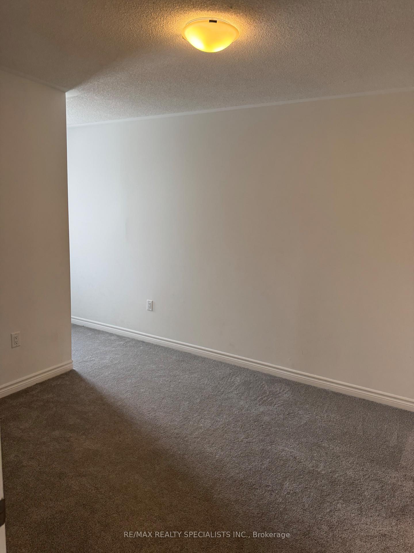Photo 6 of 17 Keppel Circle, Brampton, Northwest Brampton — HOMEH