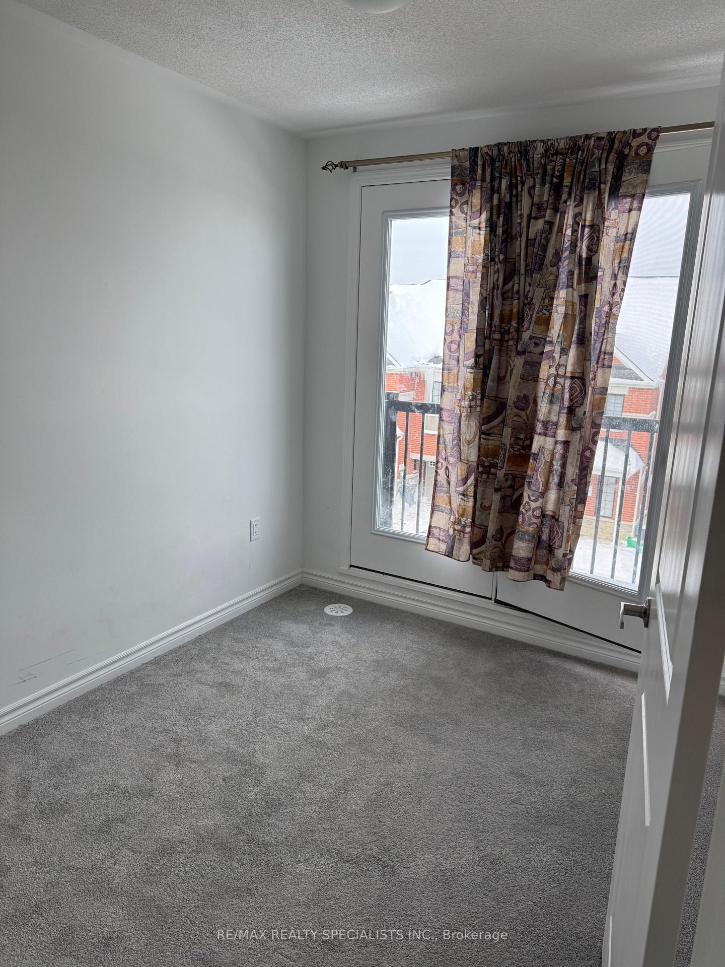 Photo 11 of 17 Keppel Circle, Brampton, Northwest Brampton — HOMEH