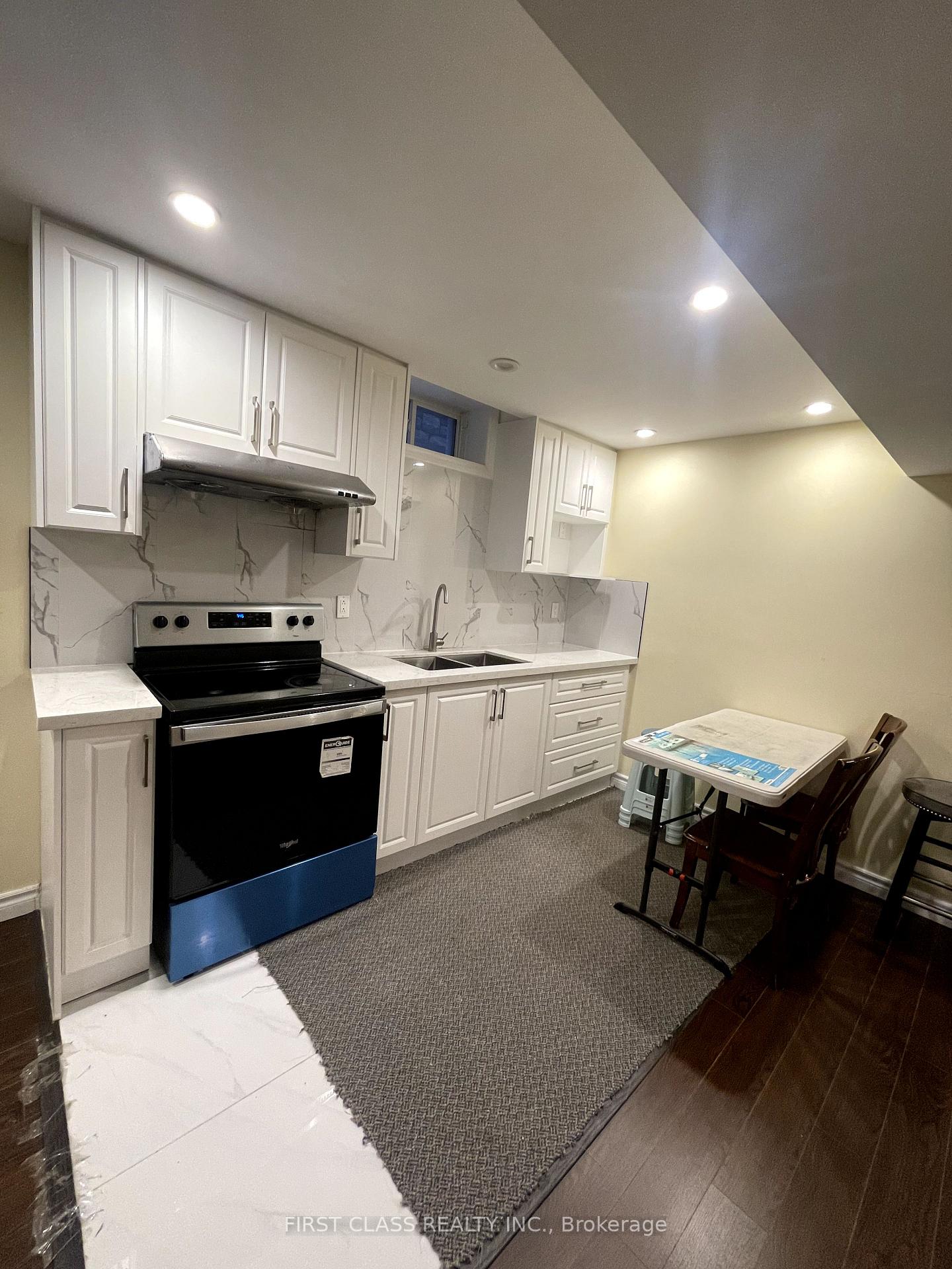 Photo 2 of 6 Quantum Street, Markham, Middlefield — HOMEH