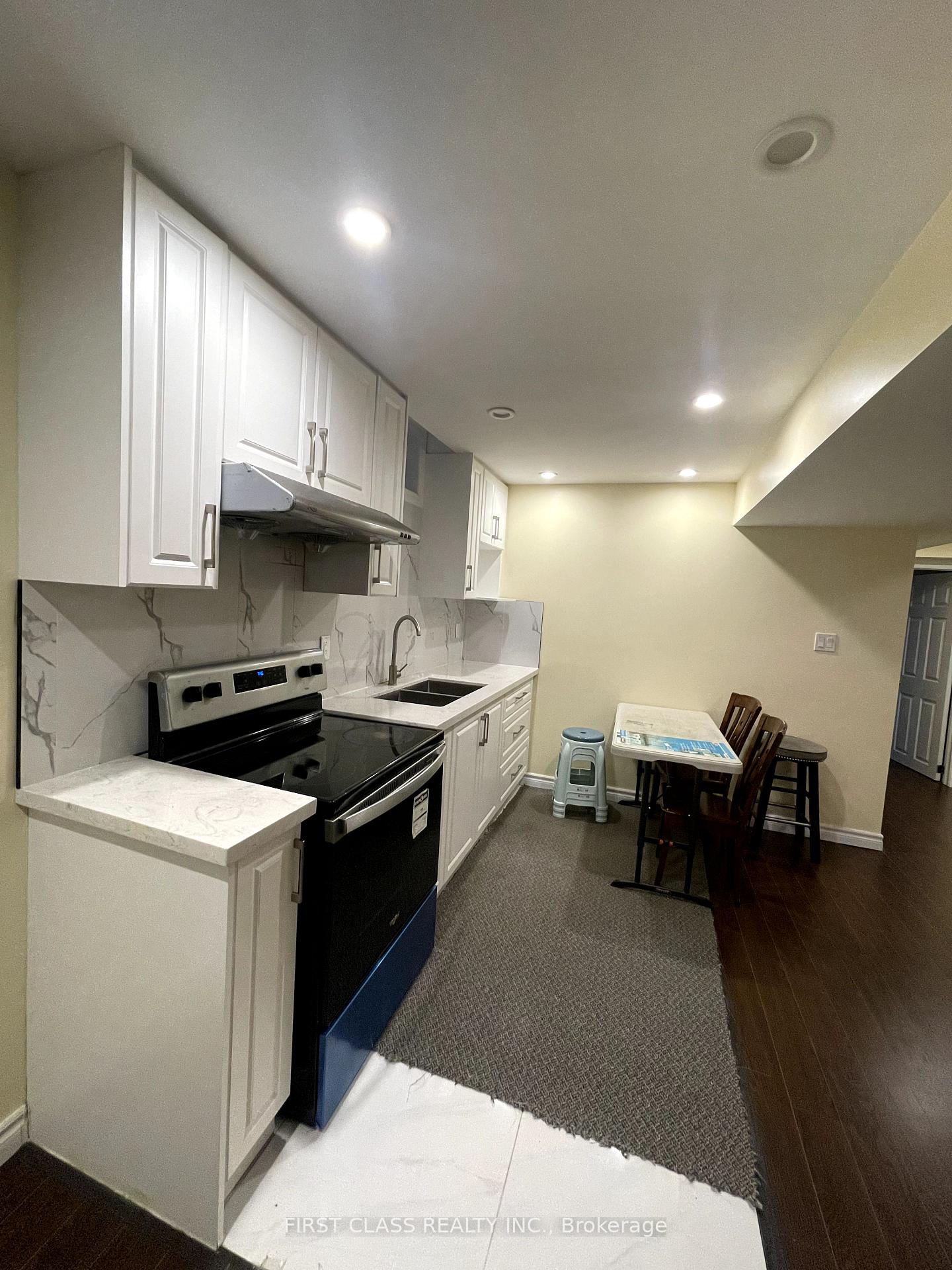 Photo 3 of 6 Quantum Street, Markham, Middlefield — HOMEH