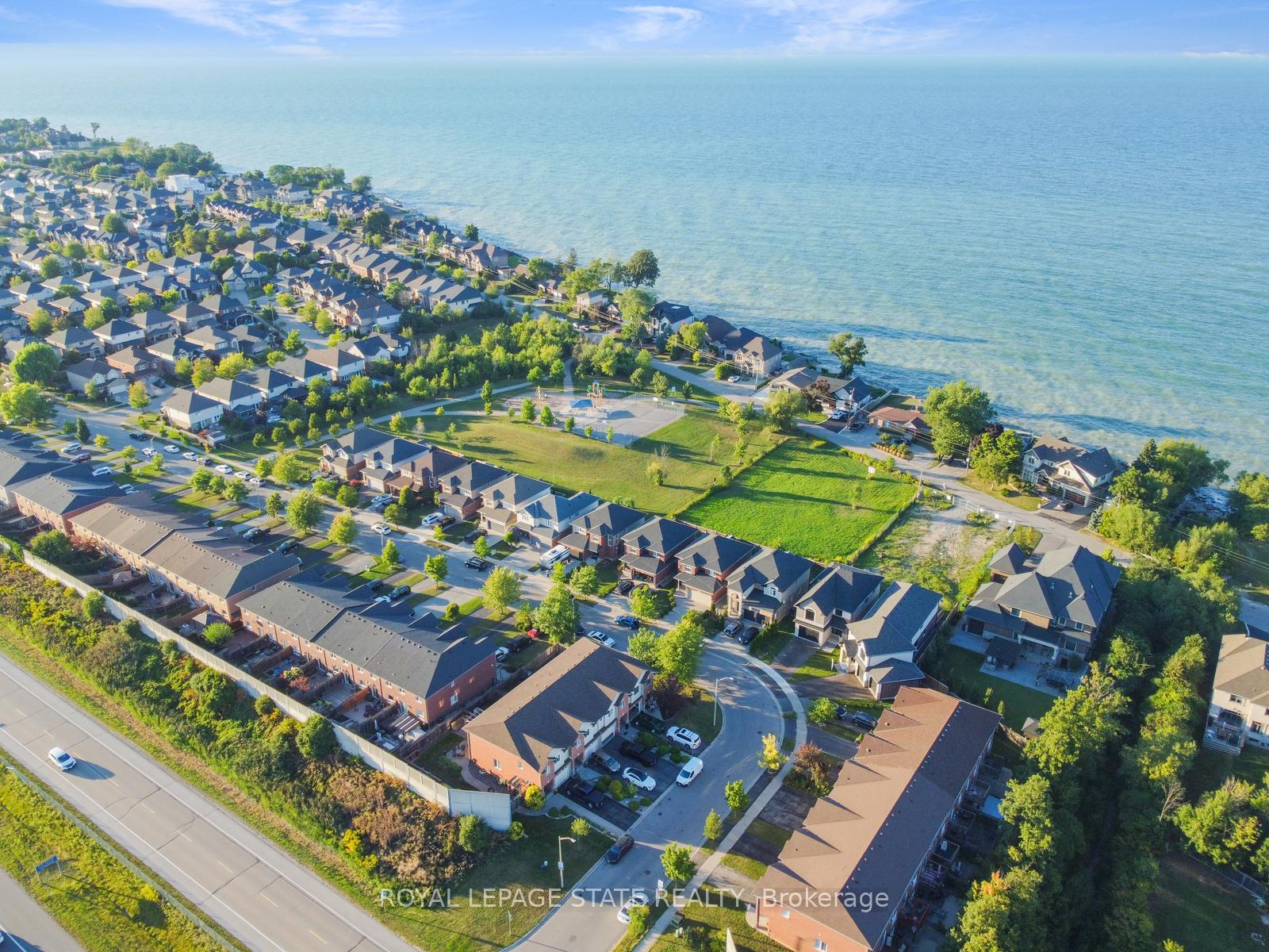 Photo 4 of 106 Whitefish Crescent, Hamilton, Lakeshore — HOMEH