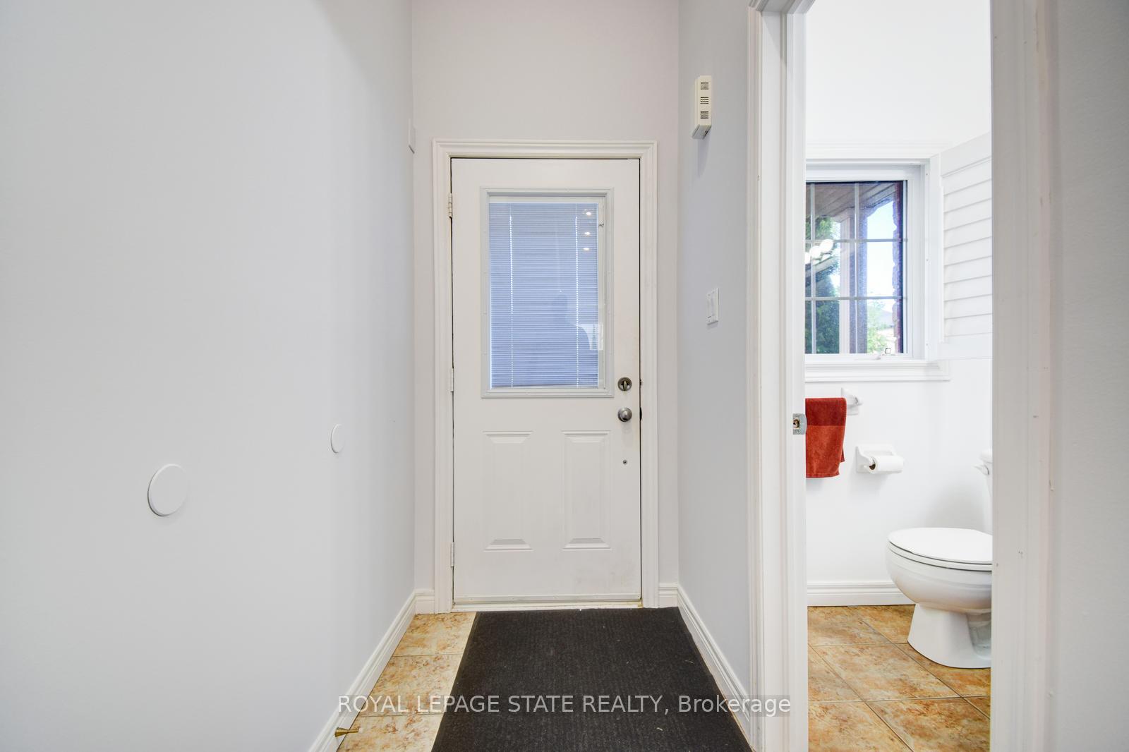 Photo 2 of 106 Whitefish Crescent, Hamilton, Lakeshore — HOMEH