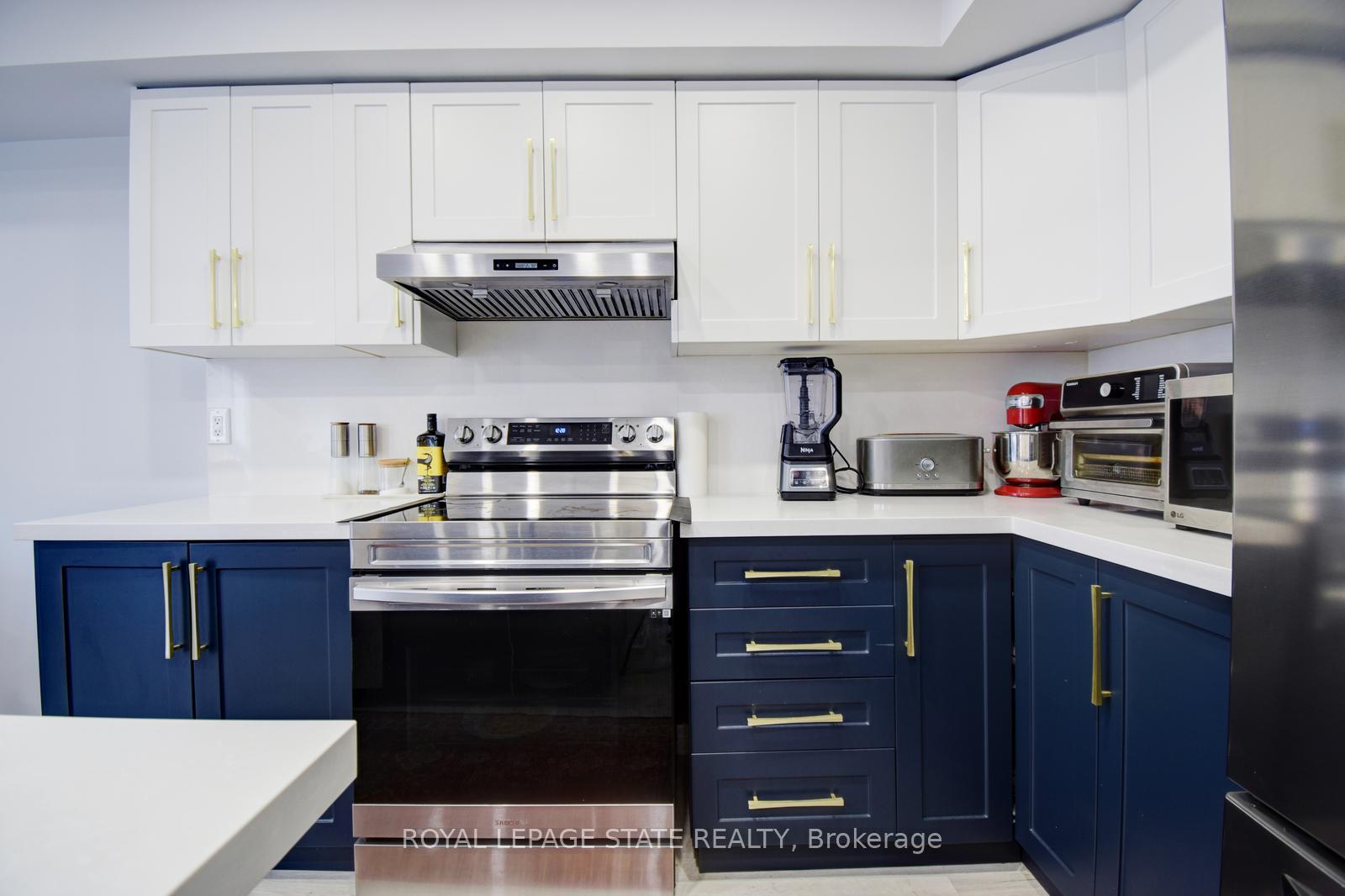 Photo 34 of 106 Whitefish Crescent, Hamilton, Lakeshore — HOMEH