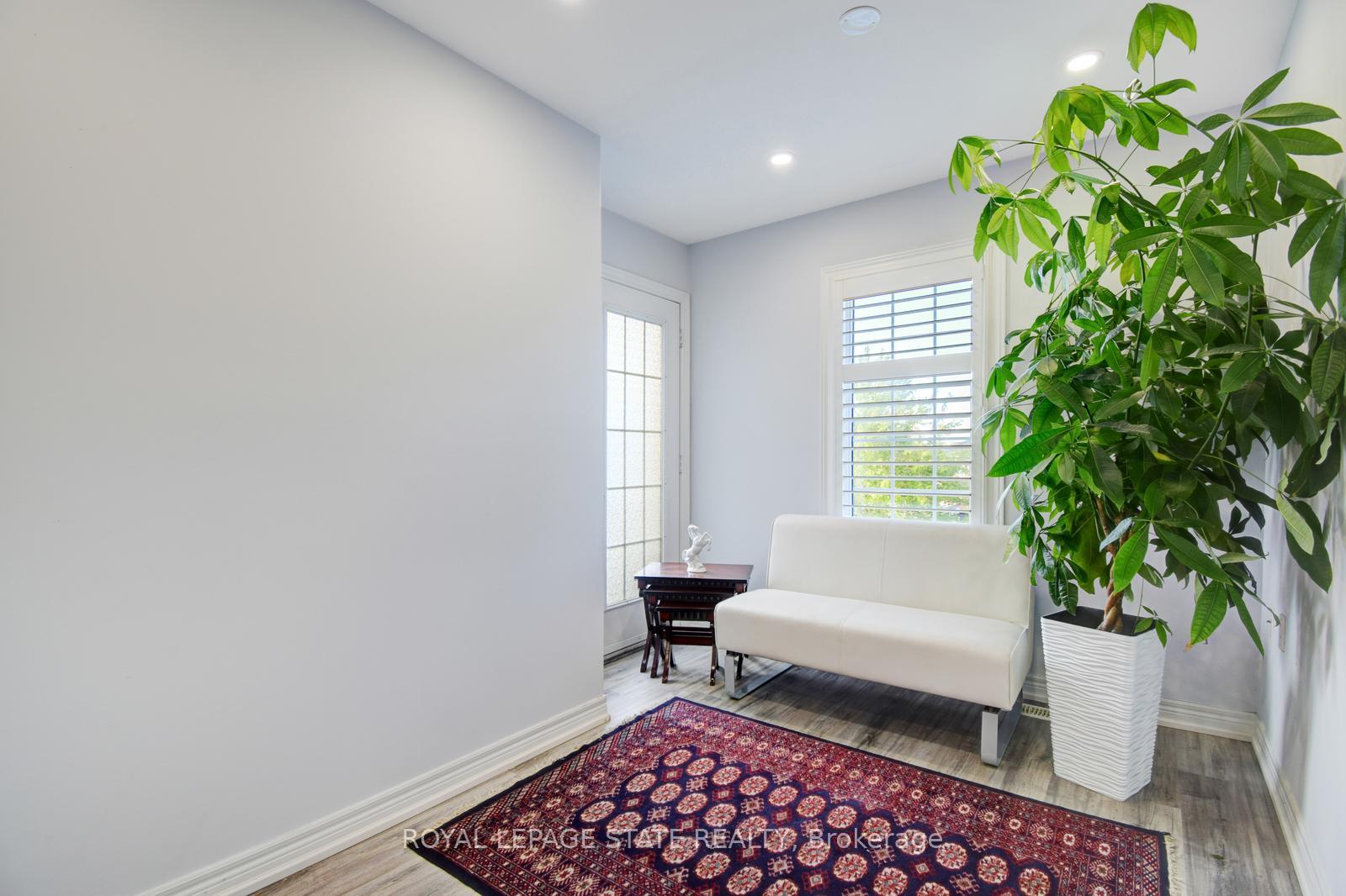 Photo 12 of 106 Whitefish Crescent, Hamilton, Lakeshore — HOMEH