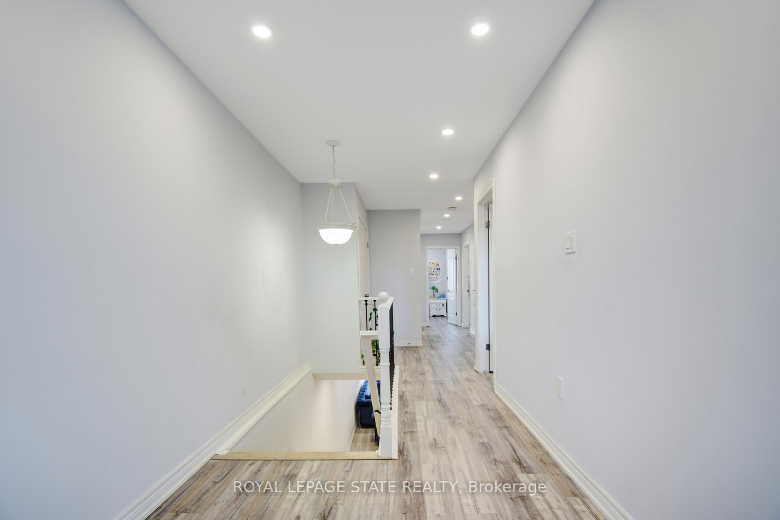 Photo 33 of 106 Whitefish Crescent, Hamilton, Lakeshore — HOMEH