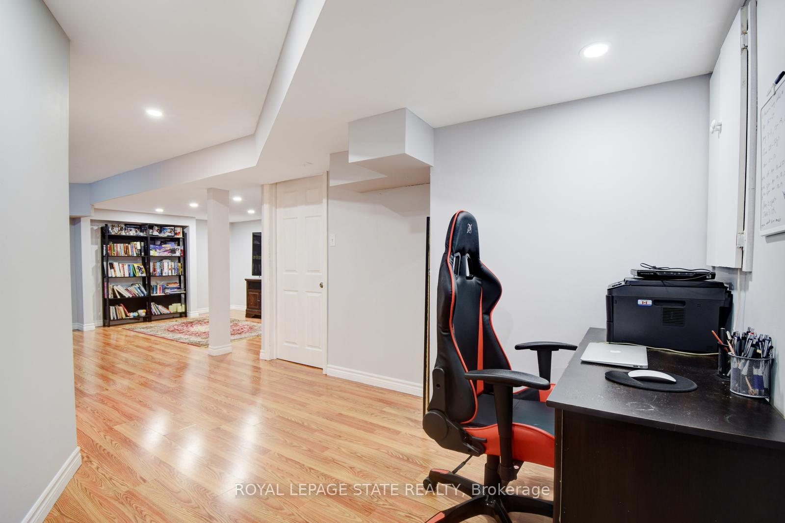 Photo 30 of 106 Whitefish Crescent, Hamilton, Lakeshore — HOMEH