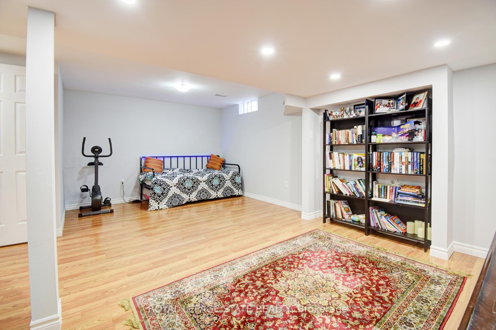 Photo 27 of 106 Whitefish Crescent, Hamilton, Lakeshore — HOMEH