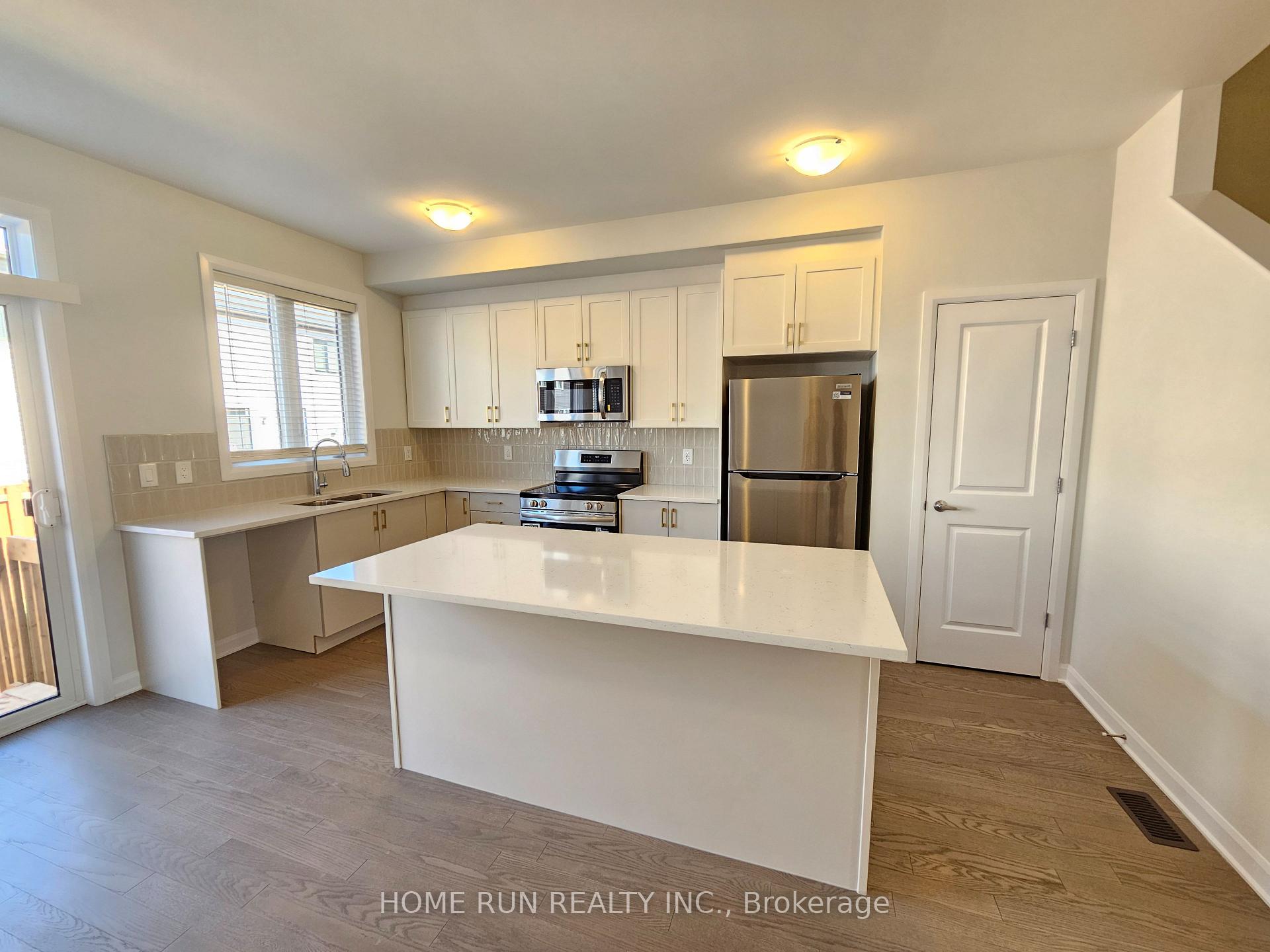 Photo 4 of 932 Eileen Vollick Crescent, Ottawa, Kanata - Morgan's Grant/South March — HOMEH