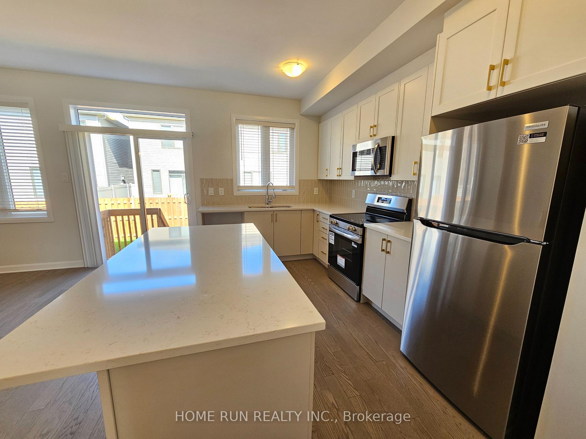 Photo 2 of 932 Eileen Vollick Crescent, Ottawa, Kanata - Morgan's Grant/South March — HOMEH