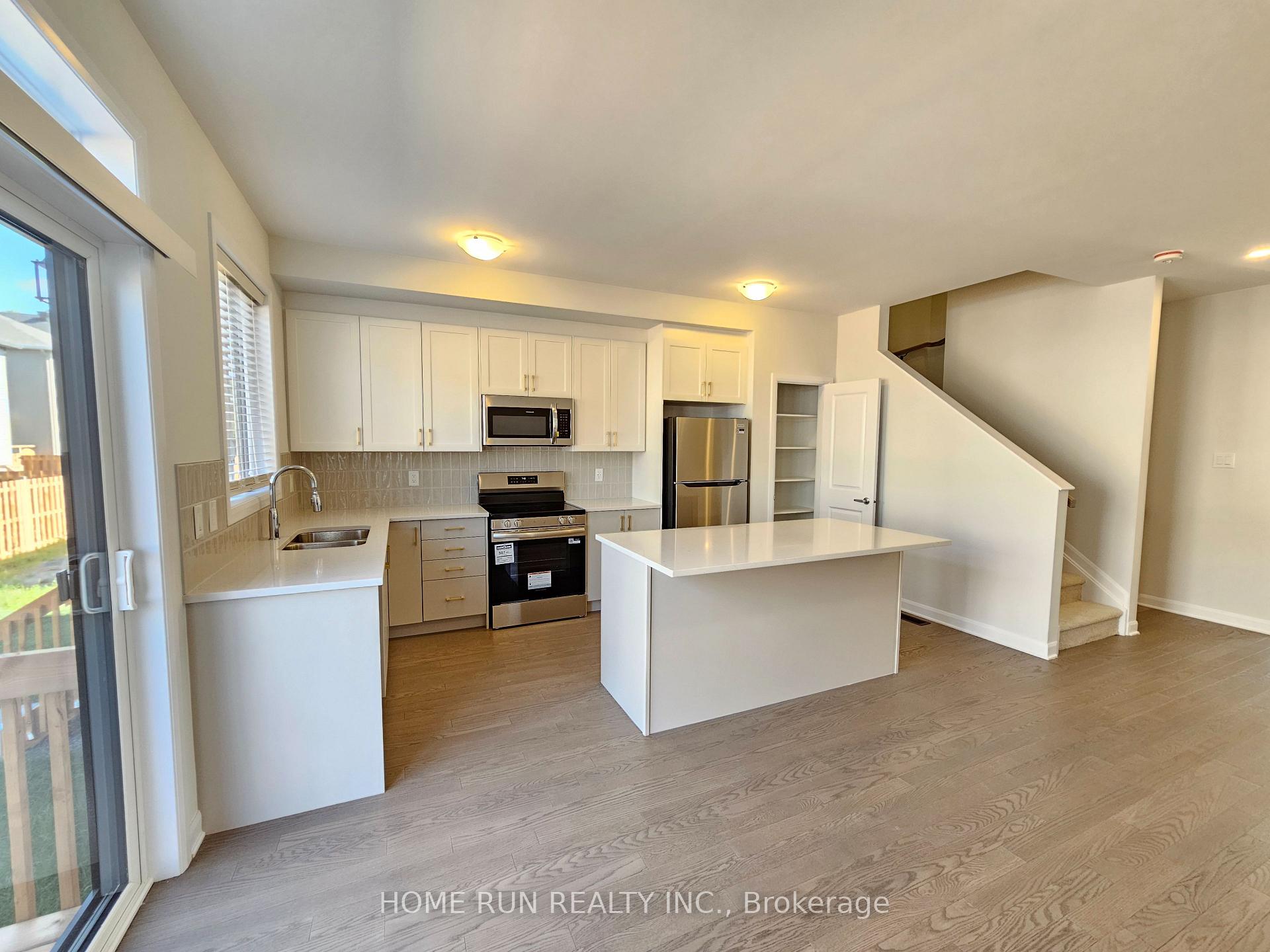 Photo 6 of 932 Eileen Vollick Crescent, Ottawa, Kanata - Morgan's Grant/South March — HOMEH