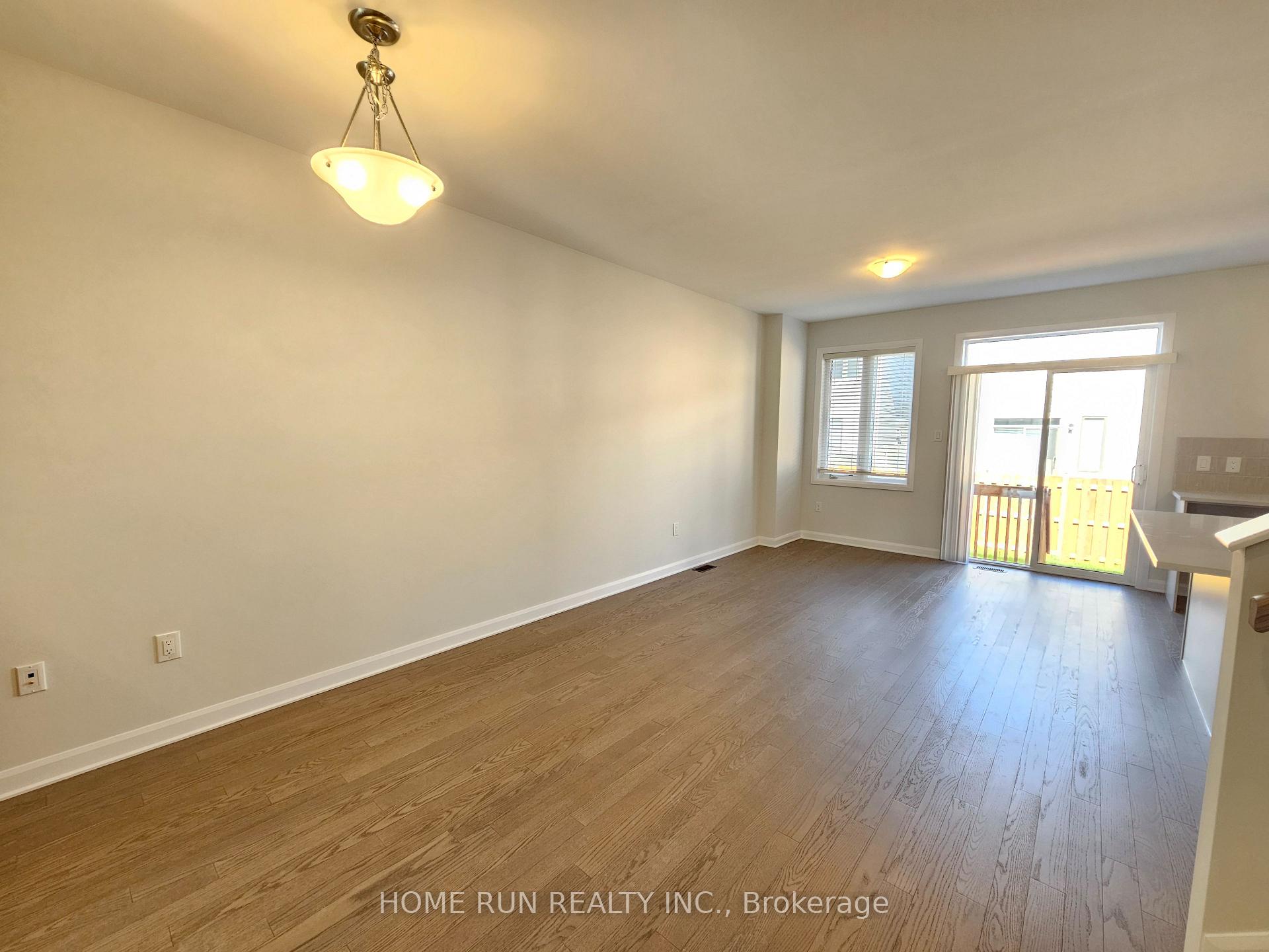 Photo 11 of 932 Eileen Vollick Crescent, Ottawa, Kanata - Morgan's Grant/South March — HOMEH