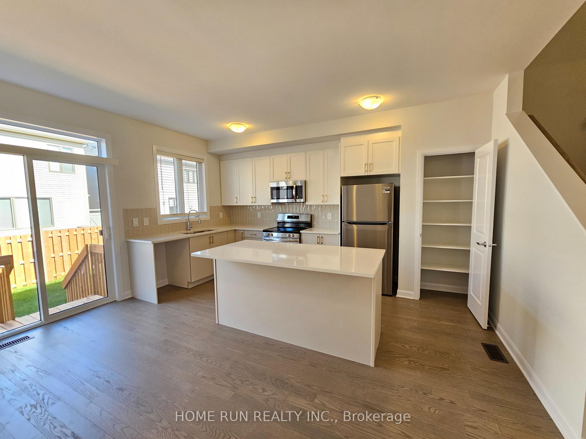Photo 9 of 932 Eileen Vollick Crescent, Ottawa, Kanata - Morgan's Grant/South March — HOMEH