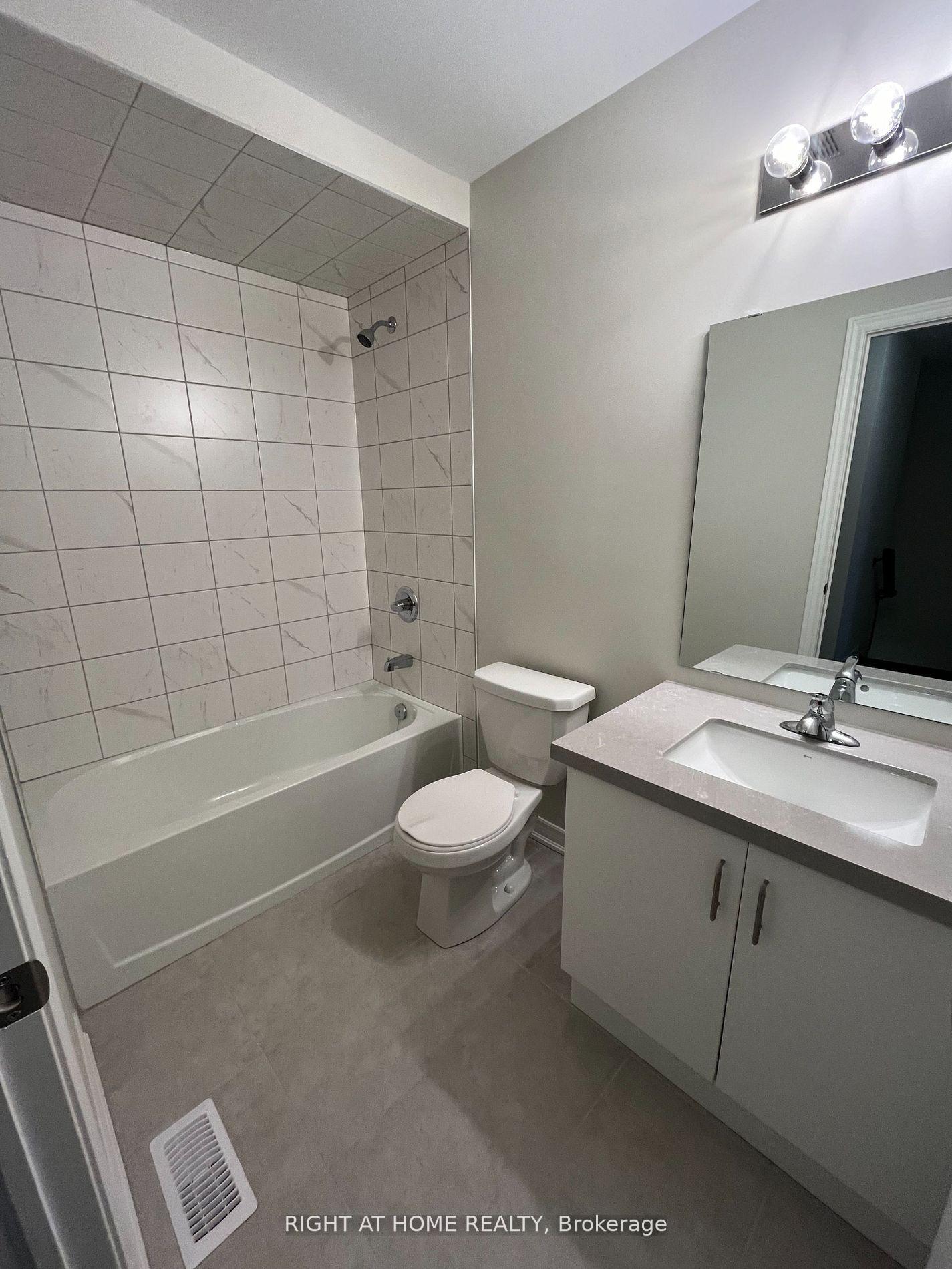 Photo 4 of 141 Aquasanta Crescent, Hamilton, Ryckmans — HOMEH