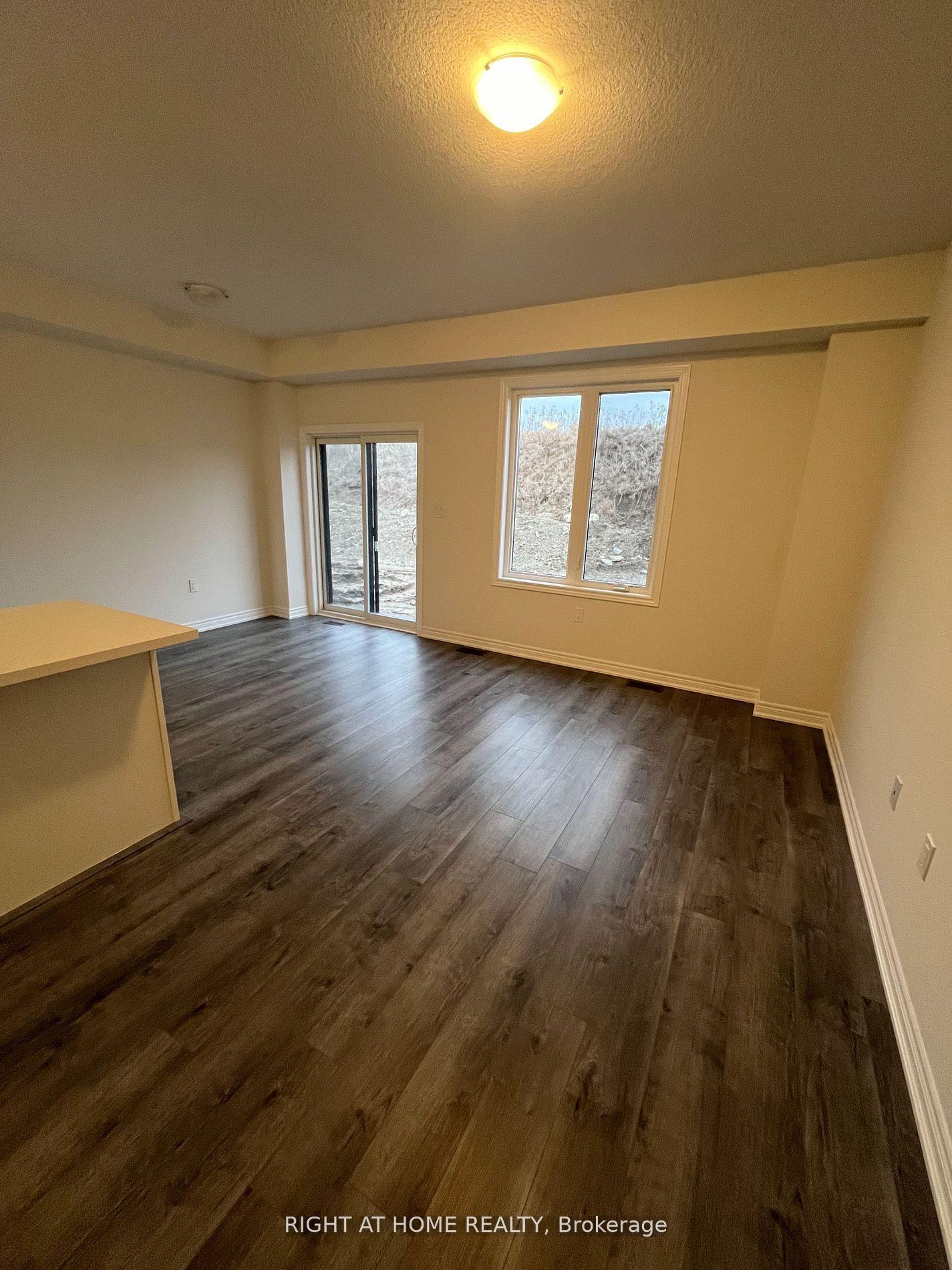 Photo 5 of 141 Aquasanta Crescent, Hamilton, Ryckmans — HOMEH
