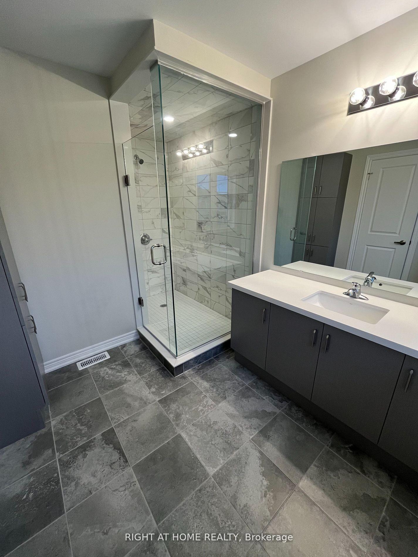 Photo 18 of 141 Aquasanta Crescent, Hamilton, Ryckmans — HOMEH
