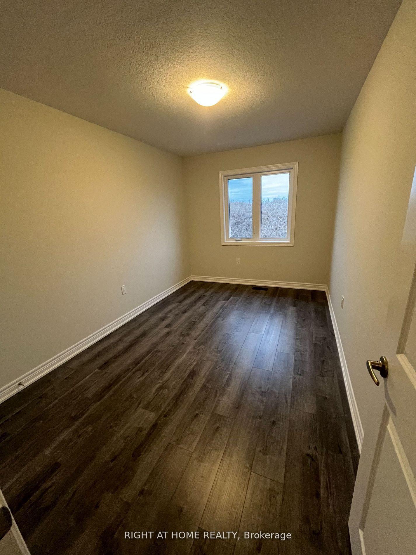 Photo 12 of 141 Aquasanta Crescent, Hamilton, Ryckmans — HOMEH