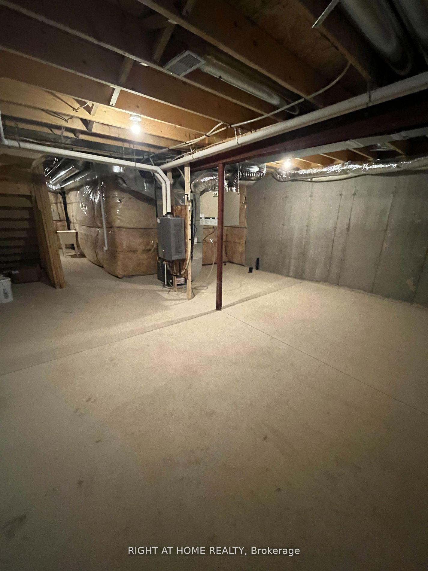 Photo 15 of 141 Aquasanta Crescent, Hamilton, Ryckmans — HOMEH