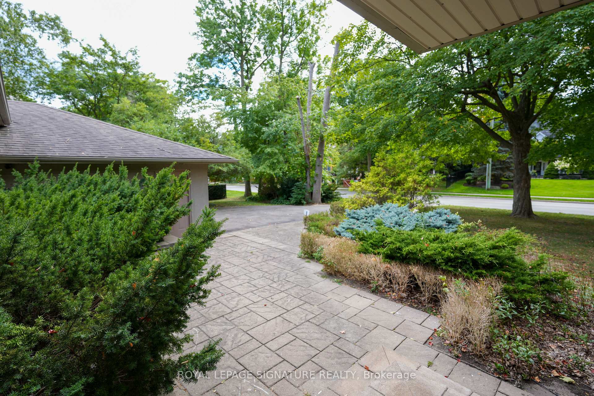Photo 4 of 169 Maple Grove Drive, Oakville, Ford — HOMEH