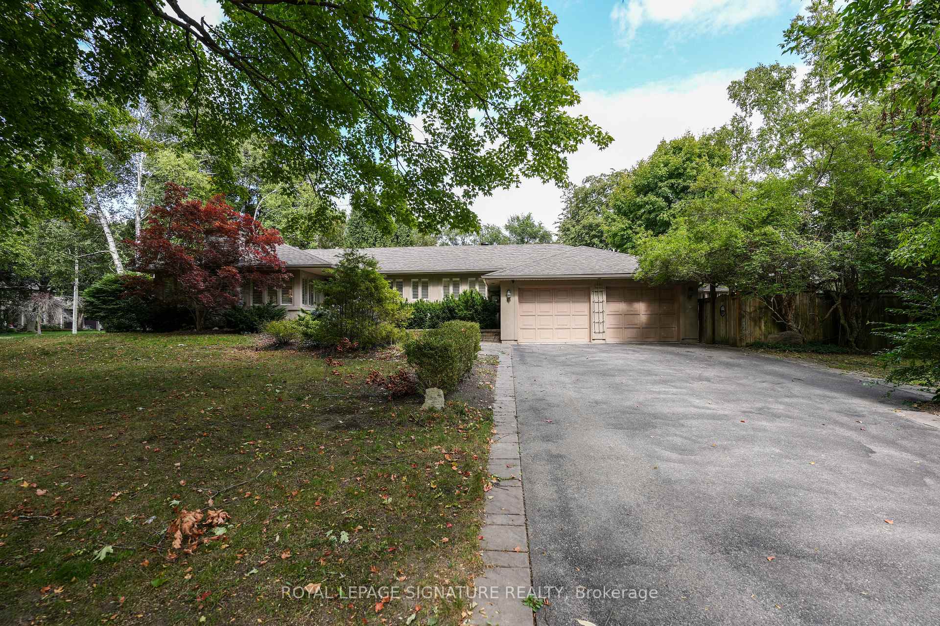 Photo 3 of 169 Maple Grove Drive, Oakville, Ford — HOMEH