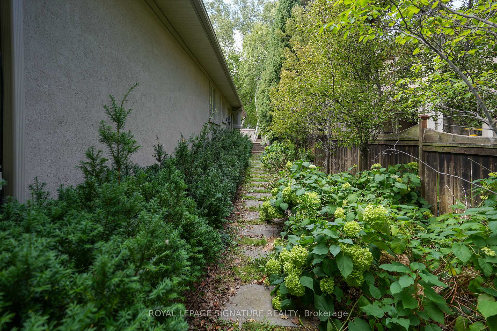 Photo 37 of 169 Maple Grove Drive, Oakville, Ford — HOMEH