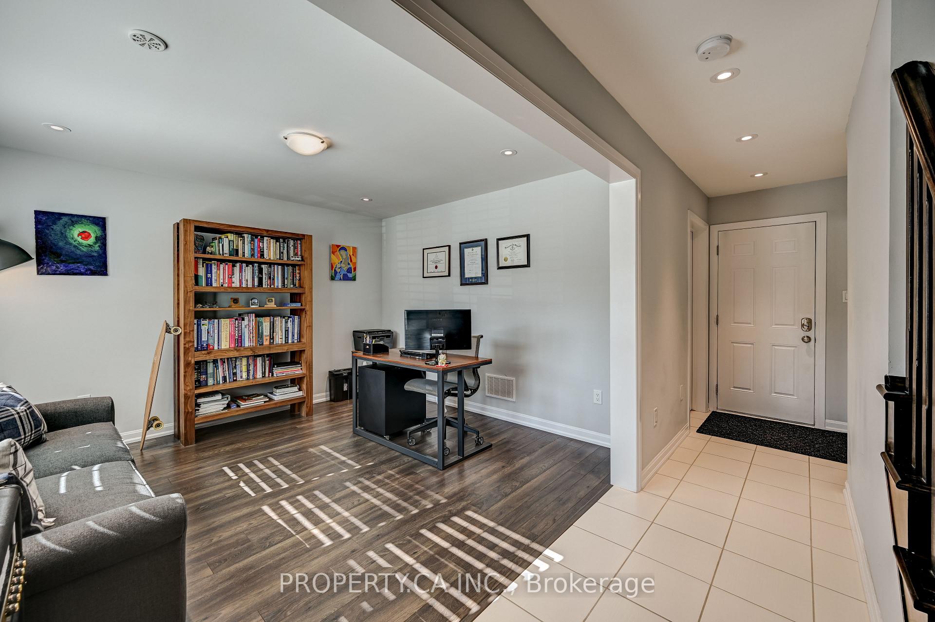 Photo 2 of 421 Switchgrass Street, Oakville, Rural Oakville — HOMEH